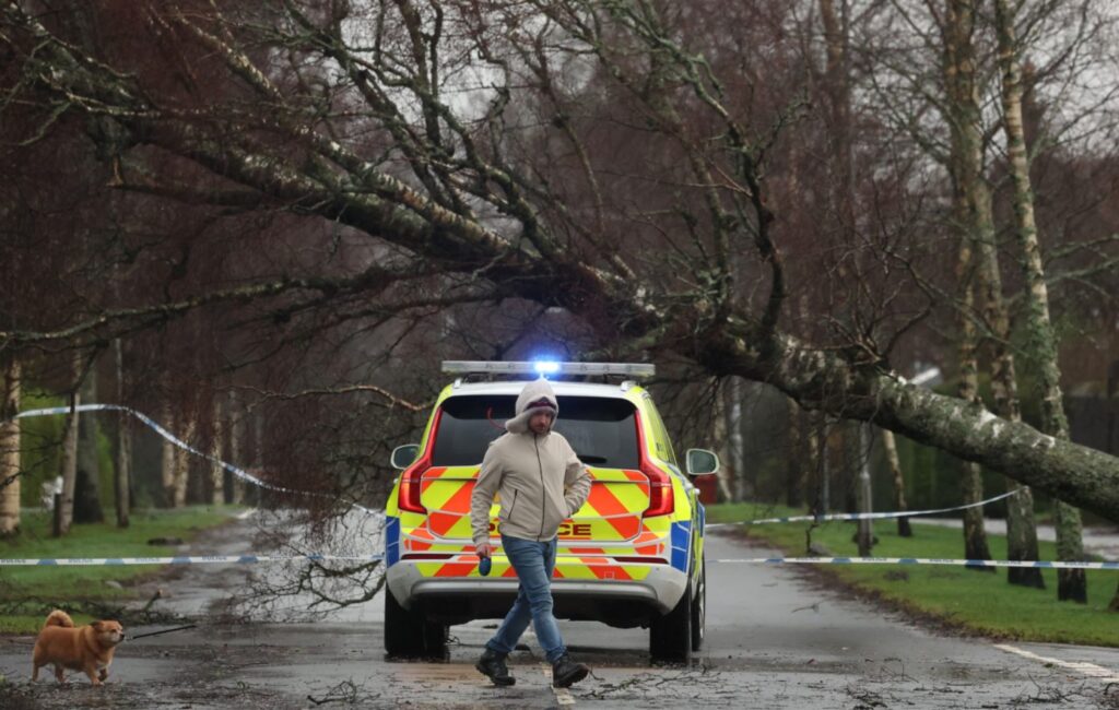 Storm Éowyn Described As One Of The Most Severe Storms In Decades | SUPERPOBYT Travel