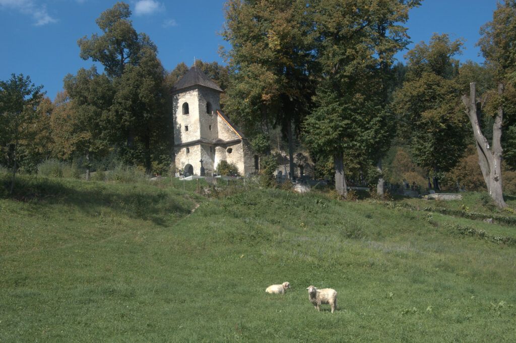 Discover and explore natural beauty around village Zazriva | SUPERPOBYT Travel