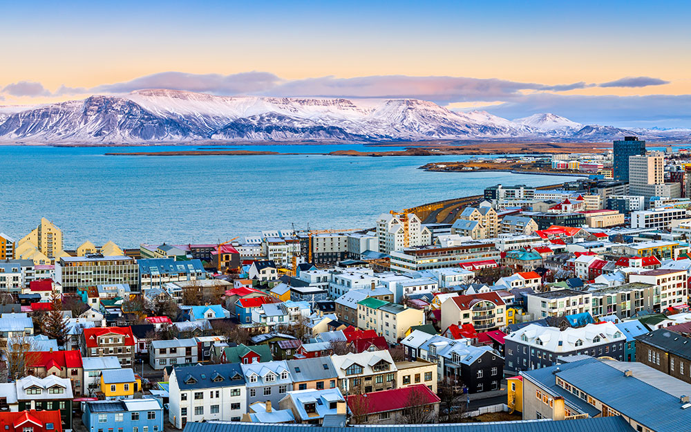 Famous Hot Springs And Dramatic Volcanic Island Scenery In Iceland | SUPERPOBYT Travel
