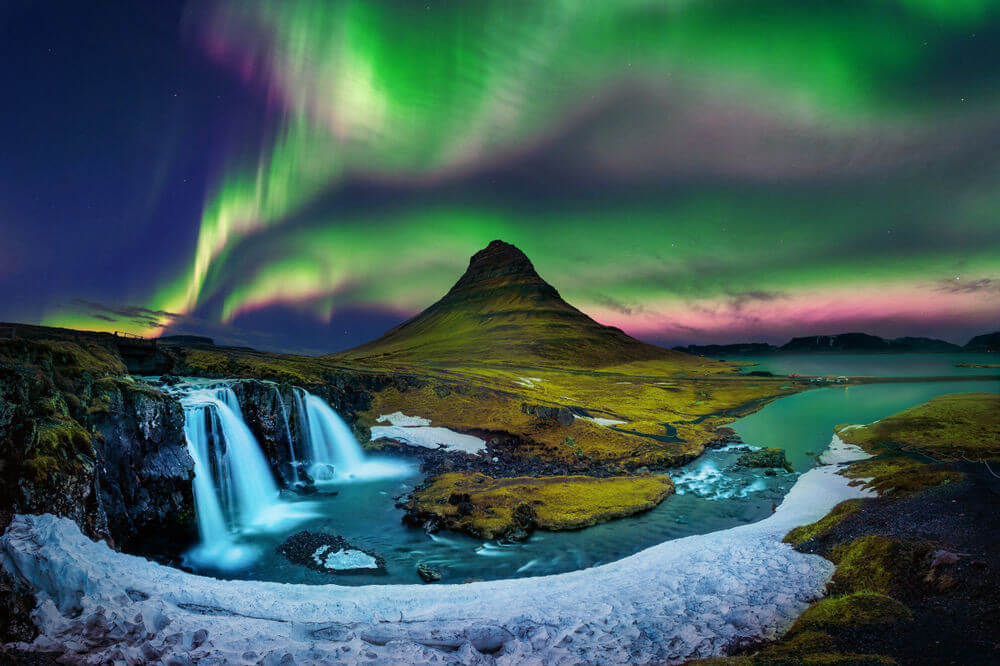 Famous Hot Springs And Dramatic Volcanic Island Scenery In Iceland | SUPERPOBYT Travel